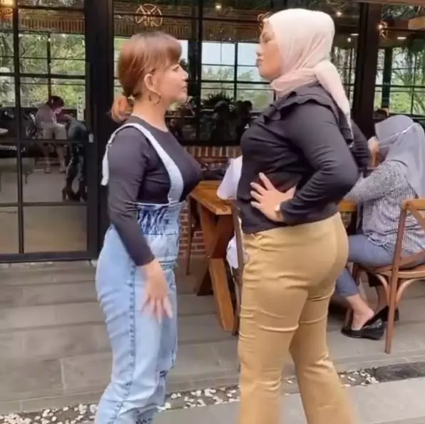 persahabatan elly dan irma © Instagram