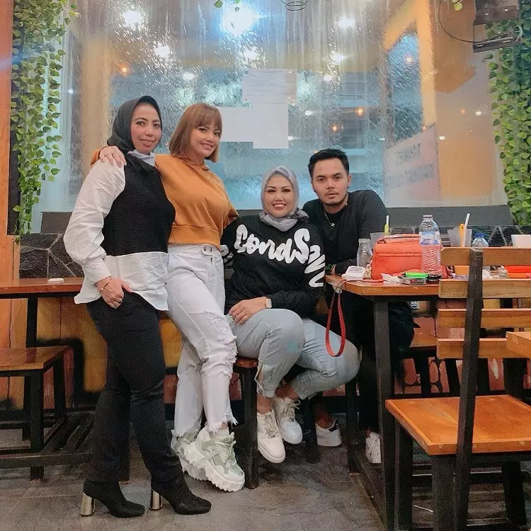 persahabatan elly dan irma © Instagram