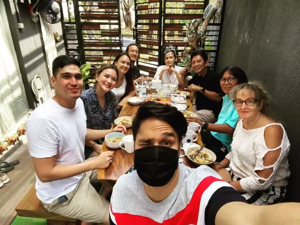 Nadine dan ibu bulenya © Instagram