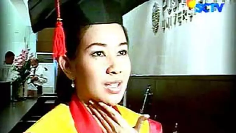 potret lawas presenter cantik wisuda © Liputan6.com potret lawas presenter cantik wisuda © Liputan6.com