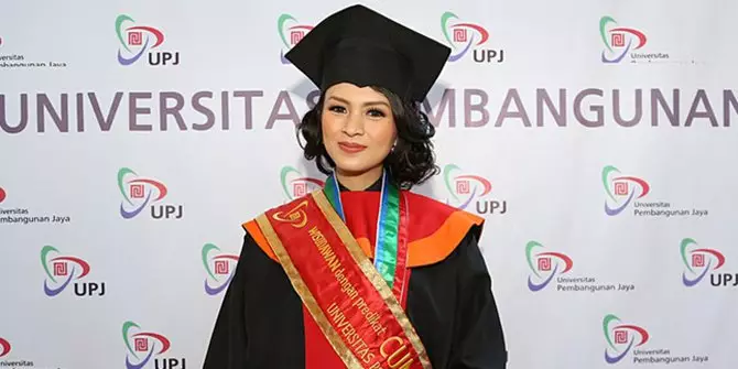 potret lawas presenter cantik wisuda © KapanLagi.com potret lawas presenter cantik wisuda © KapanLagi.com