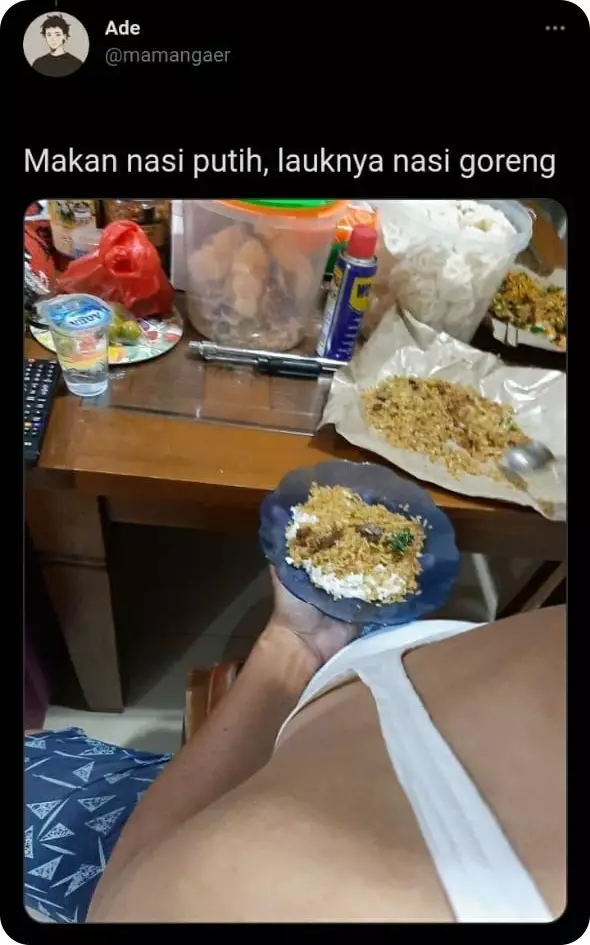 Kelakuan random bapak saat di rumah © Twitter 