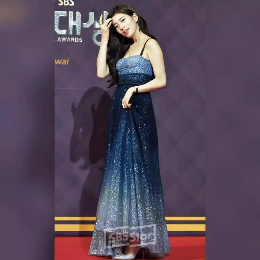 potret bayangan bae suzy © 2021 Instagram