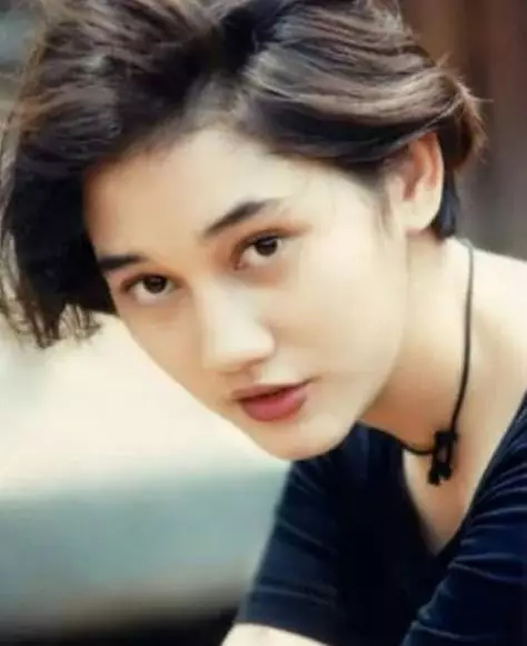 Potret pesona Nike Ardilla saat usia remaja © Instagram/@nikeardillaofficial