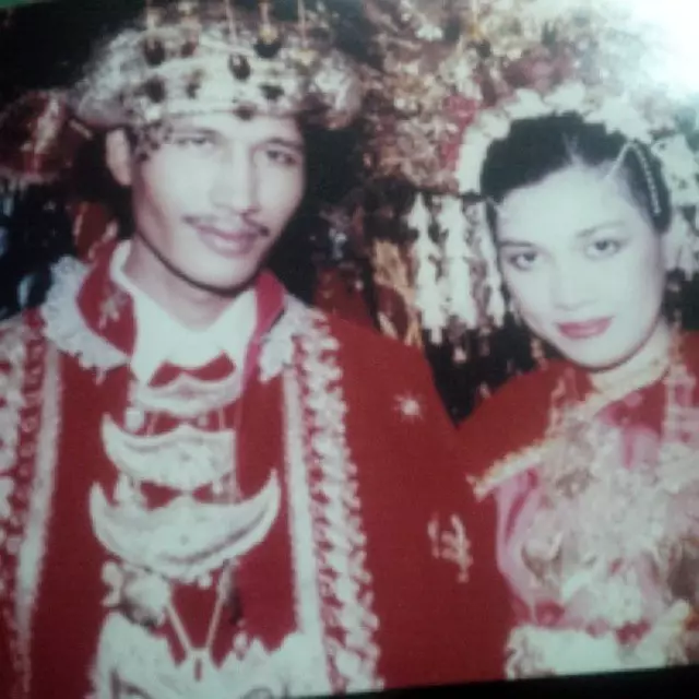 potret lawas orangtua pesinetron saat menikah © instagram