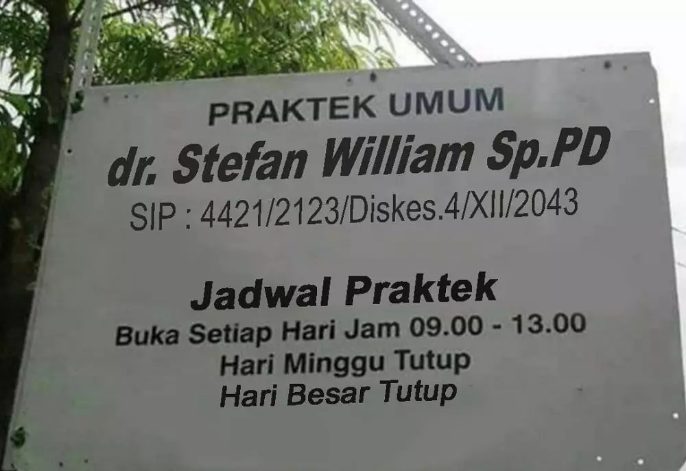 viral papan praktik dokter stefan william © 2021 Instagram