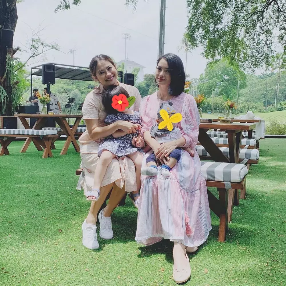 beda gaya Ririn Ekawati dan Rini Yulianti © 2021 brilio.net