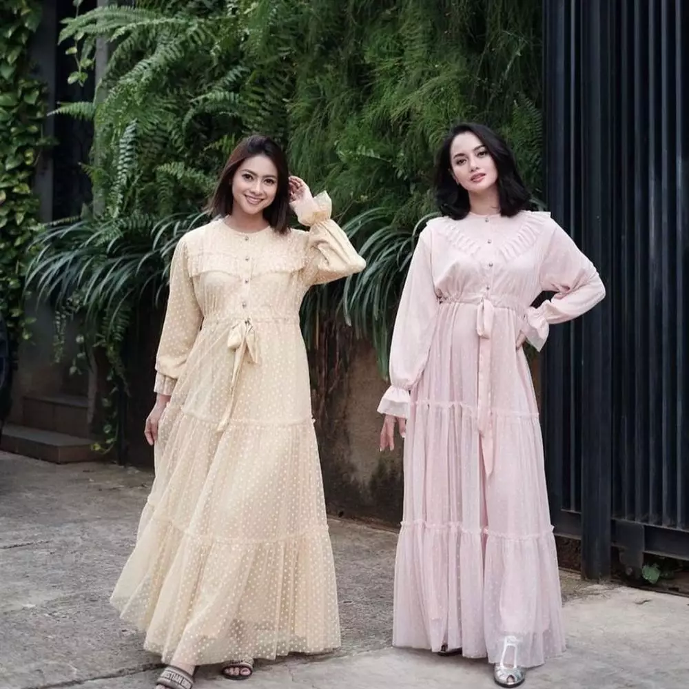 beda gaya Ririn Ekawati dan Rini Yulianti © 2021 brilio.net