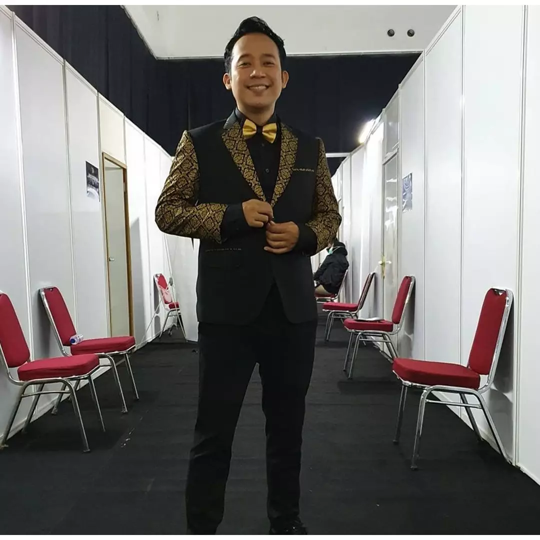 Kenang 24 tahun berkarier, potret debut Denny Cagur ini curi perhatian