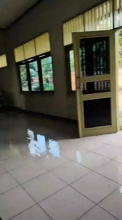 rumah Roy Marten kebanjiran lagi © Instagram