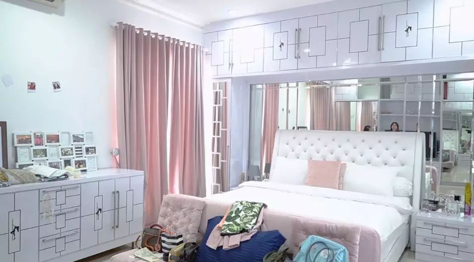 10 potret kamar Iis © YouTube 10 potret kamar Iis © YouTube