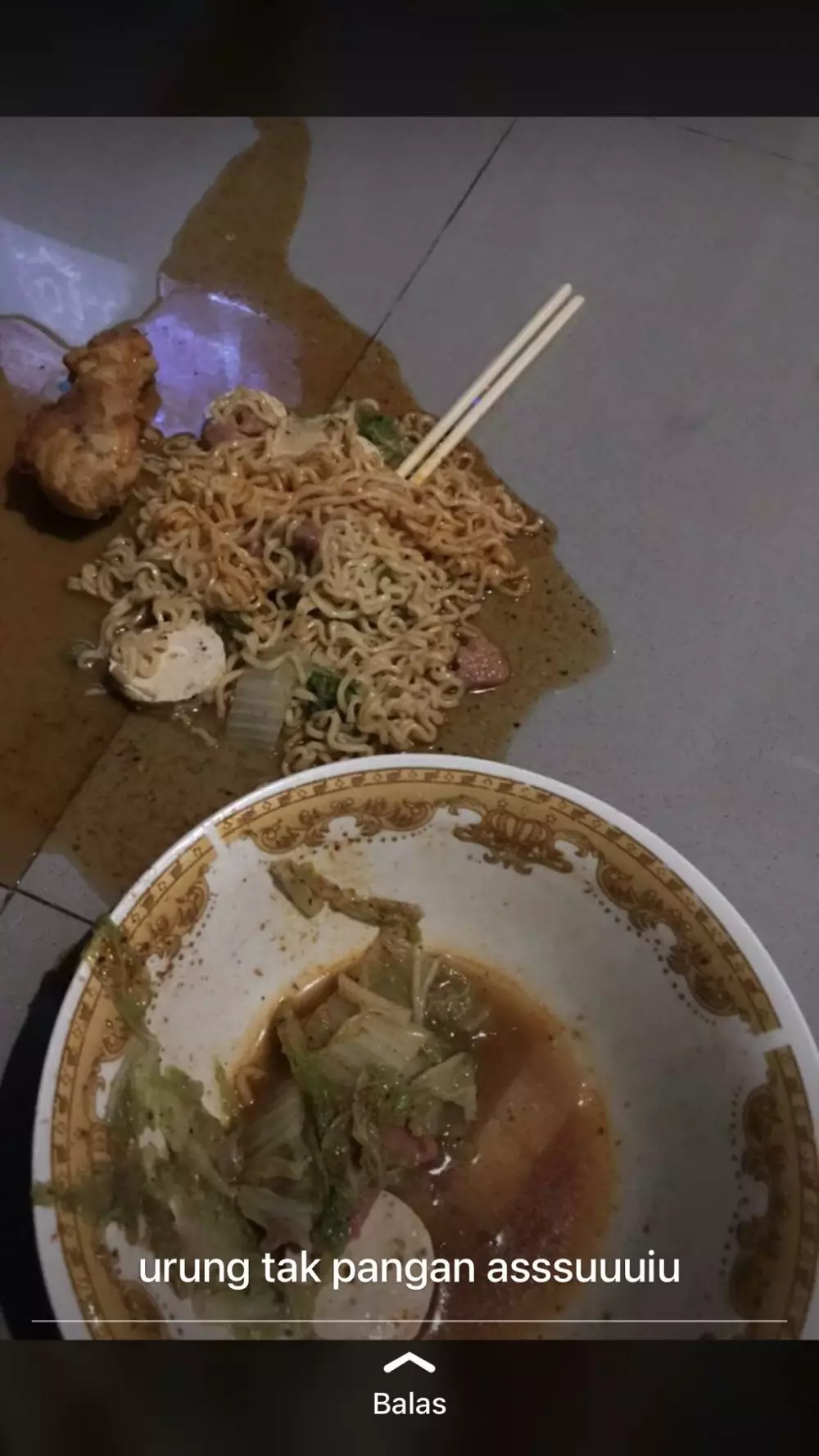 status lucu gagal makan enak © 2021 Twitter