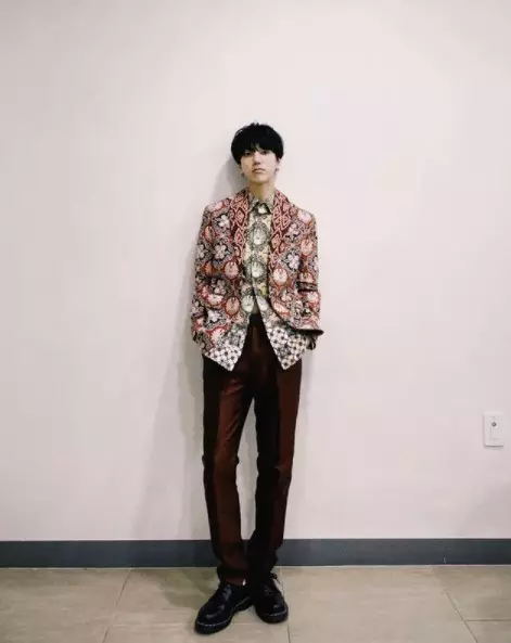 Heboh Leeteuk dan Yesung Super Junior pakai batik dari berbagai sumber Heboh Leeteuk dan Yesung Super Junior pakai batik dari berbagai sumber