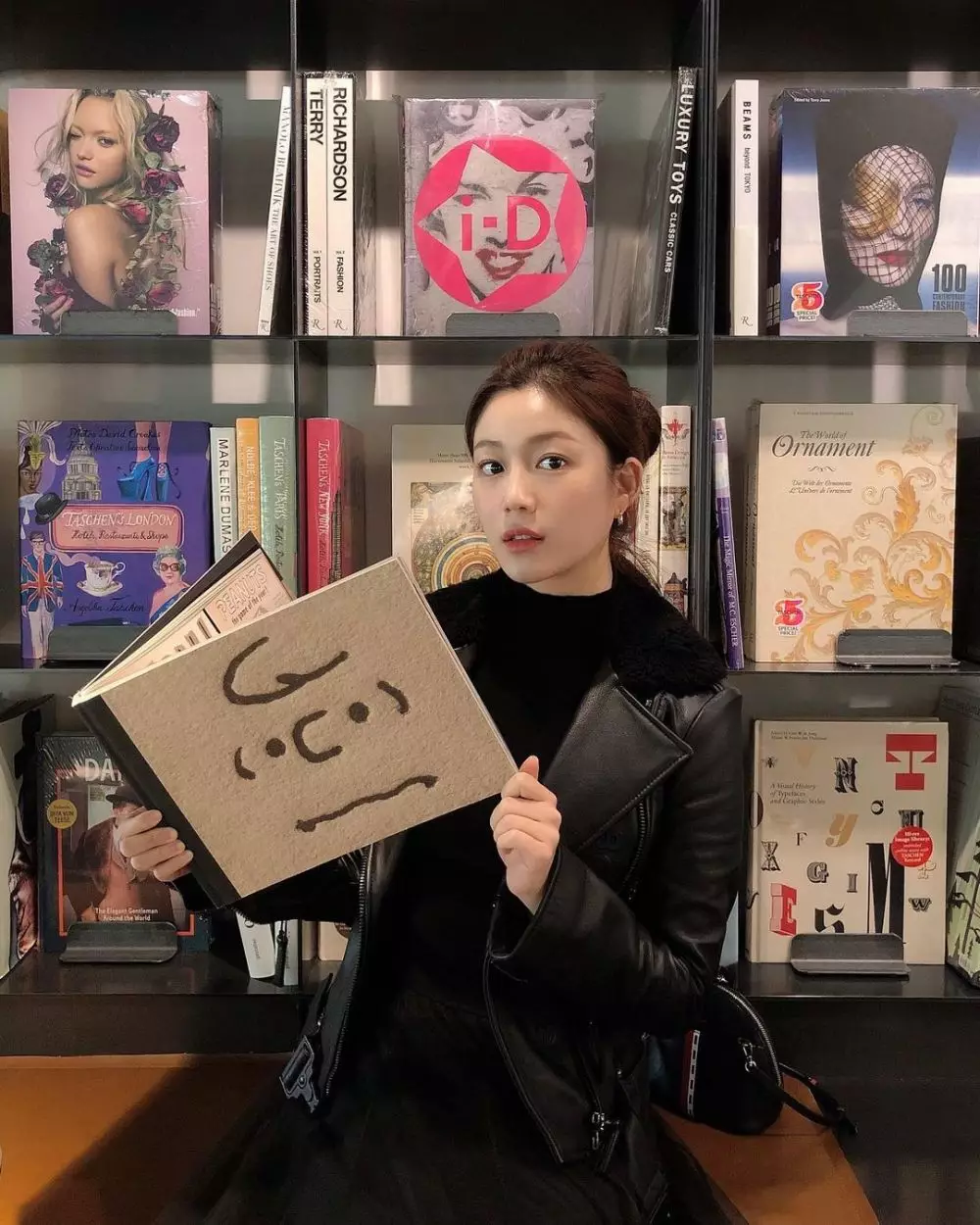 lee da in pacar lee seung gi © 2021 Instagram