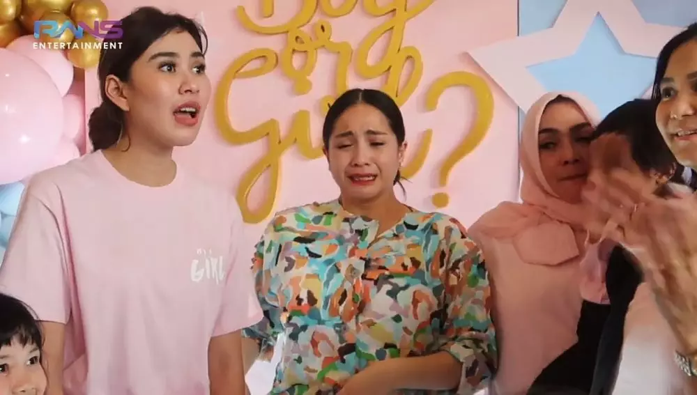 Nagita umumkan jenis kelamin anak kedua © 2021 brilio.net YouTube Nagita umumkan jenis kelamin anak kedua © 2021 brilio.net YouTube