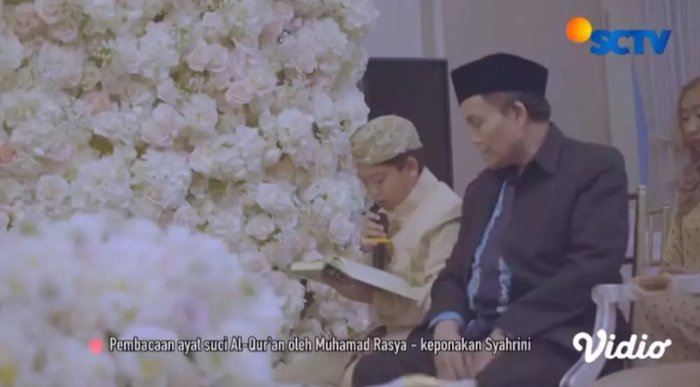 lamaran Syahrini dan Reino © 2021 brilio.net lamaran Syahrini dan Reino © 2021 brilio.net