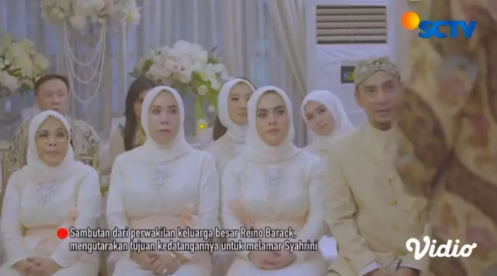 lamaran Syahrini dan Reino © 2021 brilio.net lamaran Syahrini dan Reino © 2021 brilio.net