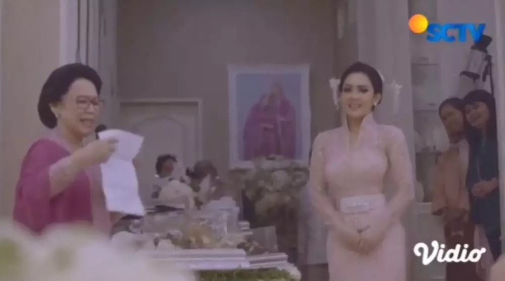 lamaran Syahrini dan Reino © 2021 brilio.net lamaran Syahrini dan Reino © 2021 brilio.net