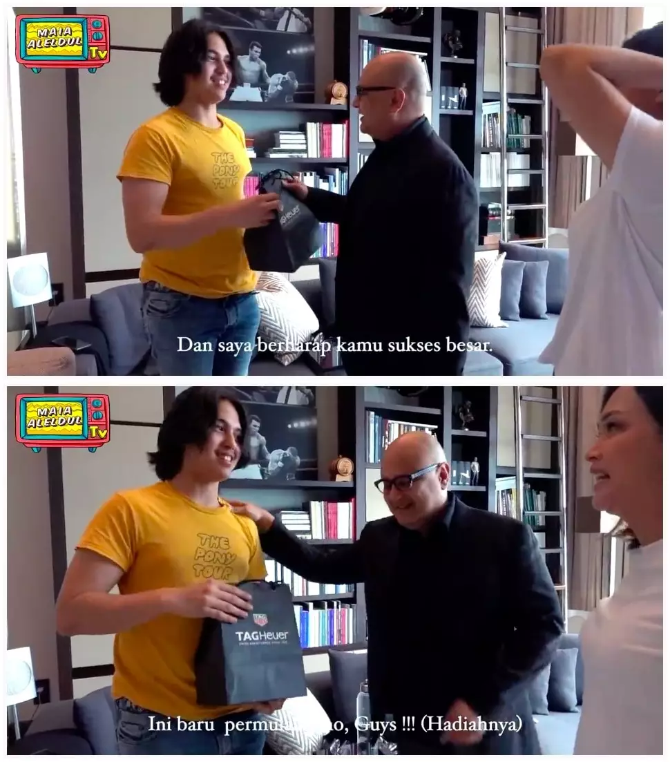 El unboxing hadiah kelulusan © YouTube