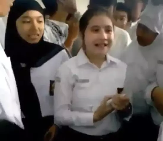 Prilly zaman sekolah © 2021 brilio.net