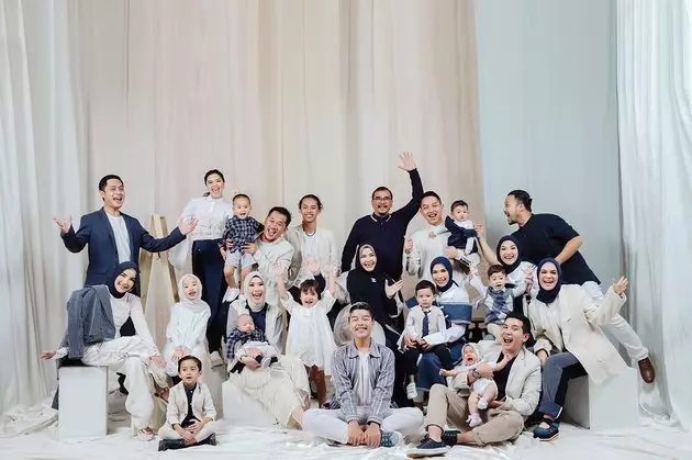 pemotretan keluarga besar seleb © 2021 brilio.net