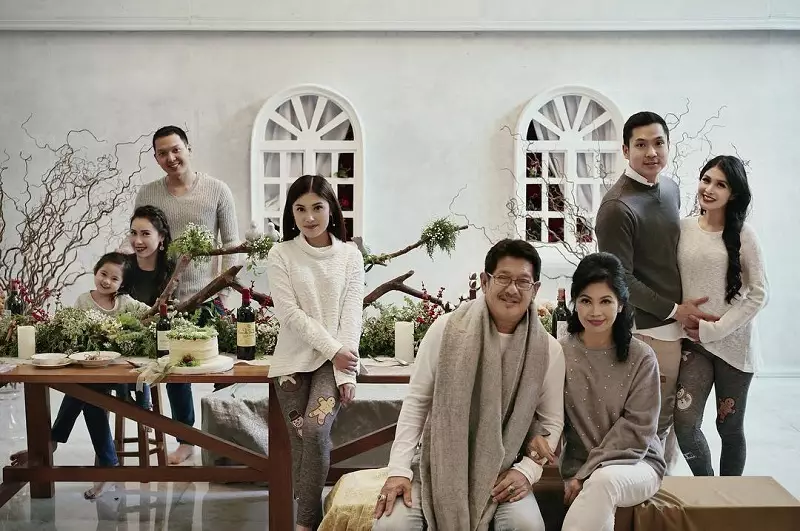 pemotretan keluarga besar seleb © 2021 brilio.net