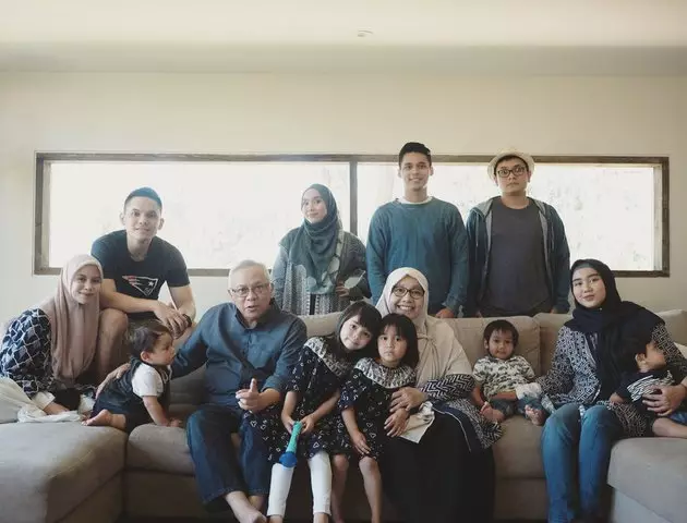 pemotretan keluarga besar seleb © 2021 brilio.net