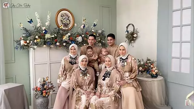 pemotretan keluarga besar seleb © 2021 brilio.net