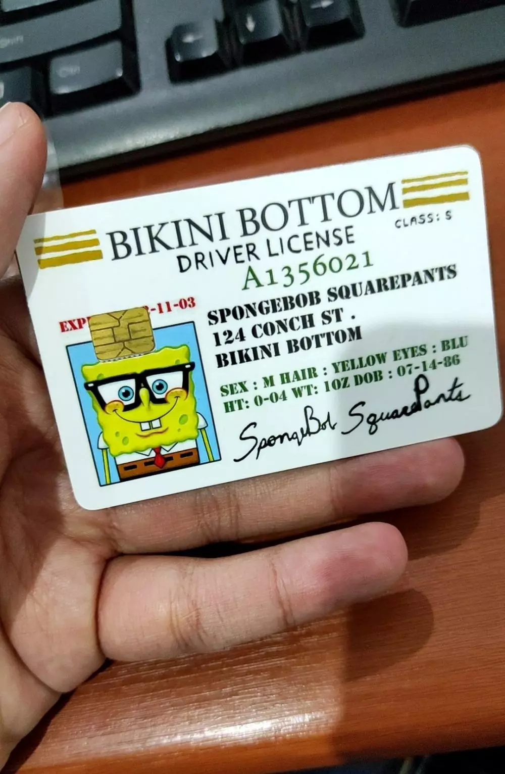 Desain lucu kartu ATM © berbagai sumber Desain lucu kartu ATM © berbagai sumber