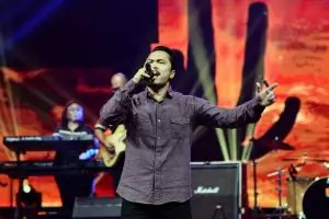 4 Fakta Leon Travis, anak tukang tambal ban sukses jadi musisi country