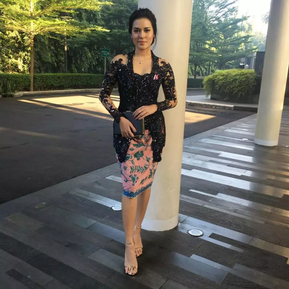 Potret penyanyi pop wanita saat pakai kebaya © berbagai sumber