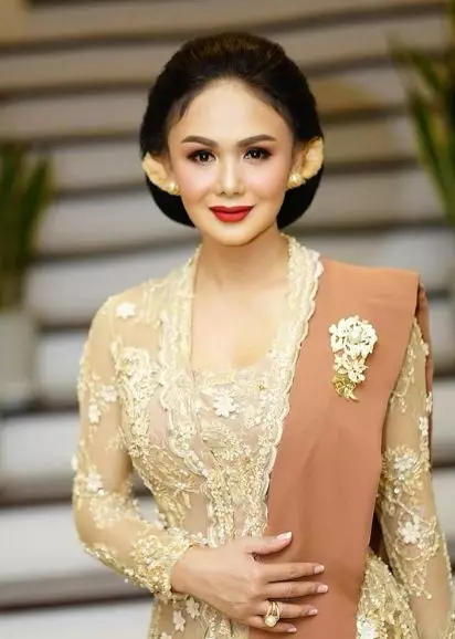 Potret penyanyi pop wanita saat pakai kebaya © berbagai sumber