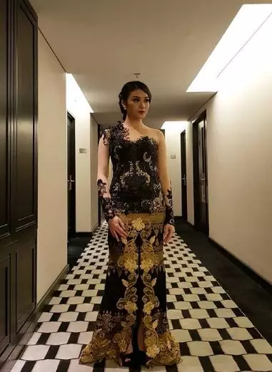 Potret penyanyi pop wanita saat pakai kebaya © berbagai sumber