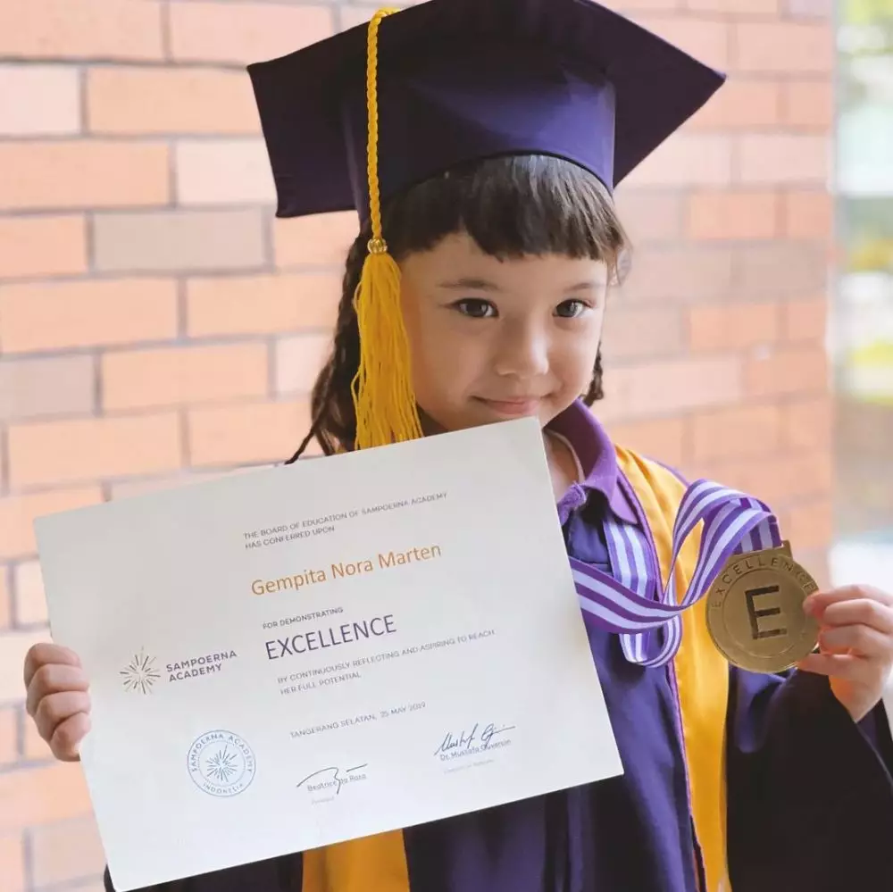 momen kelulusan Gempi © berbagai sumber