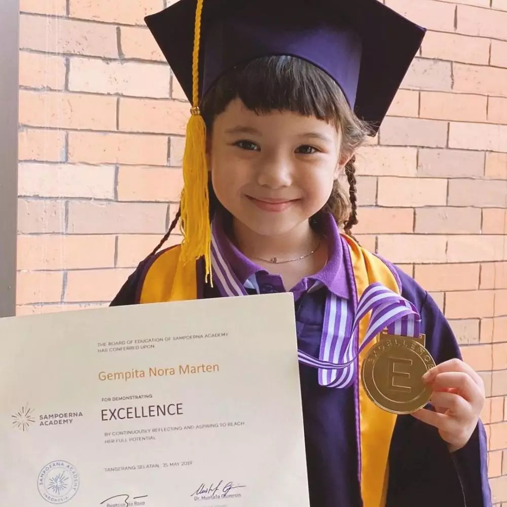 momen kelulusan Gempi © berbagai sumber