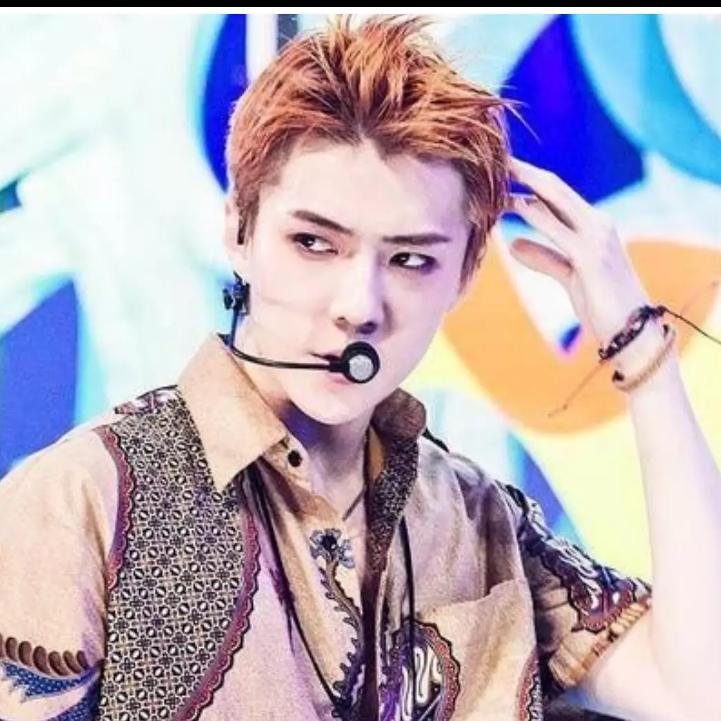 Potret 9 idol Korea kenakan batik, Leeteuk curi perhatian