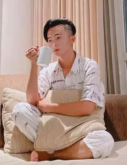 Transformasi gaya rambut Sensen © Instagram/@sesen_new Transformasi gaya rambut Sensen © Instagram/@sesen_new