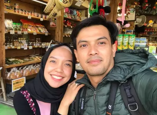 potret 9 seleb FTV Naga-nagaan bareng keluarga dari berbagai sumber potret 9 seleb FTV Naga-nagaan bareng keluarga dari berbagai sumber