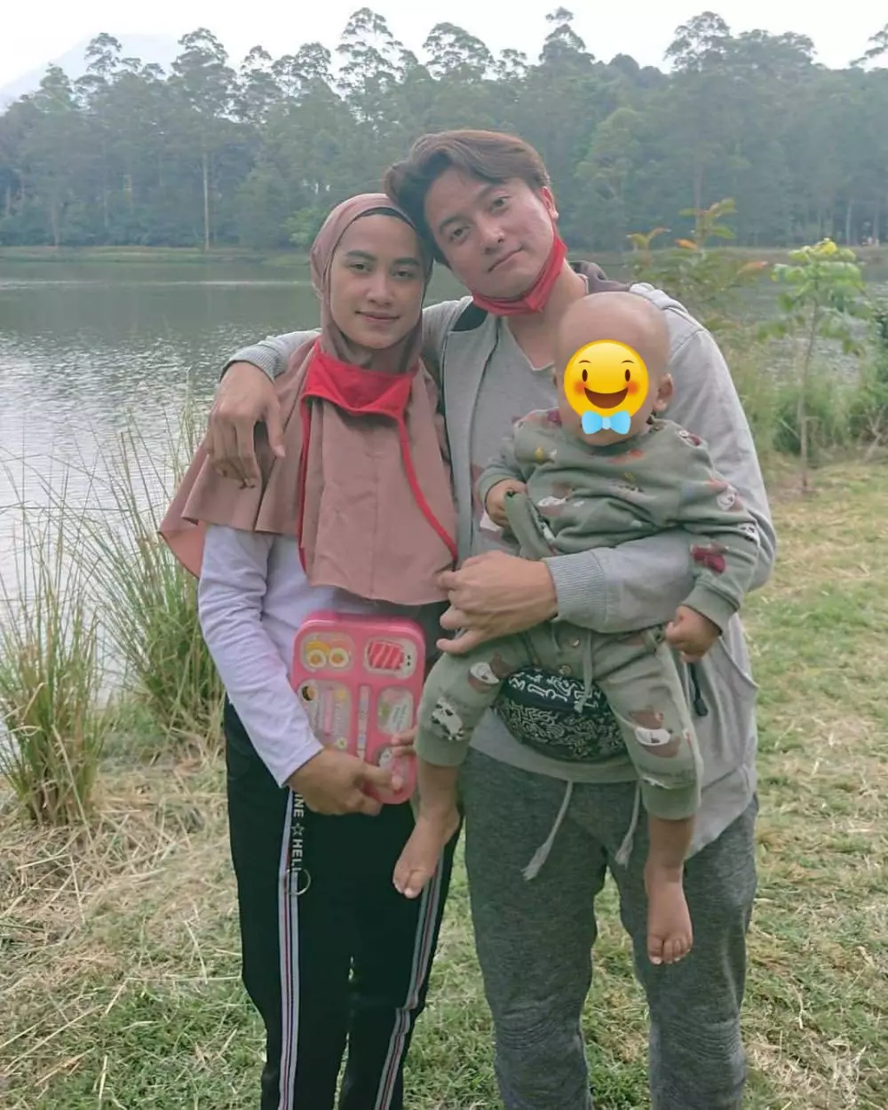 potret 9 seleb FTV Naga-nagaan bareng keluarga dari berbagai sumber potret 9 seleb FTV Naga-nagaan bareng keluarga dari berbagai sumber