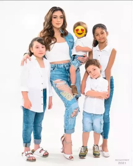 Momen pemotretan Celine Evangelista dengan anak YouTube/RIOMOTRET Momen pemotretan Celine Evangelista dengan anak YouTube/RIOMOTRET