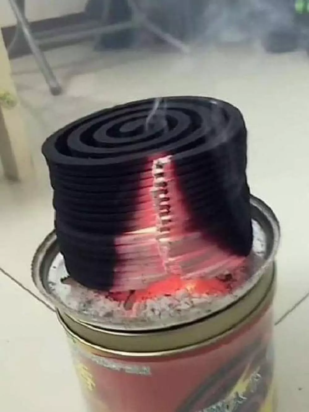 Potret nyeleneh penggunaan obat nyamuk © 2021 brilio.net Potret nyeleneh penggunaan obat nyamuk © 2021 brilio.net