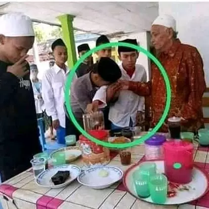 terjebak di momen awkward © 2021 berbagai sumber terjebak di momen awkward © 2021 berbagai sumber
