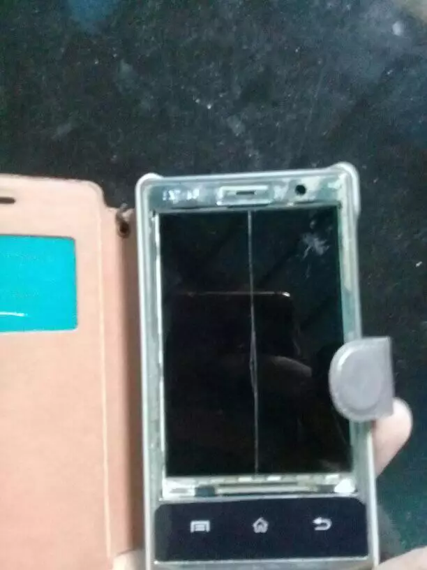 potret ngenes saat HP rusak © 2021 berbagai sumber