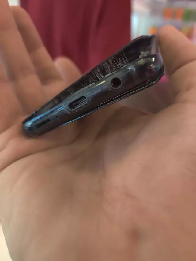 potret ngenes saat HP rusak © 2021 berbagai sumber