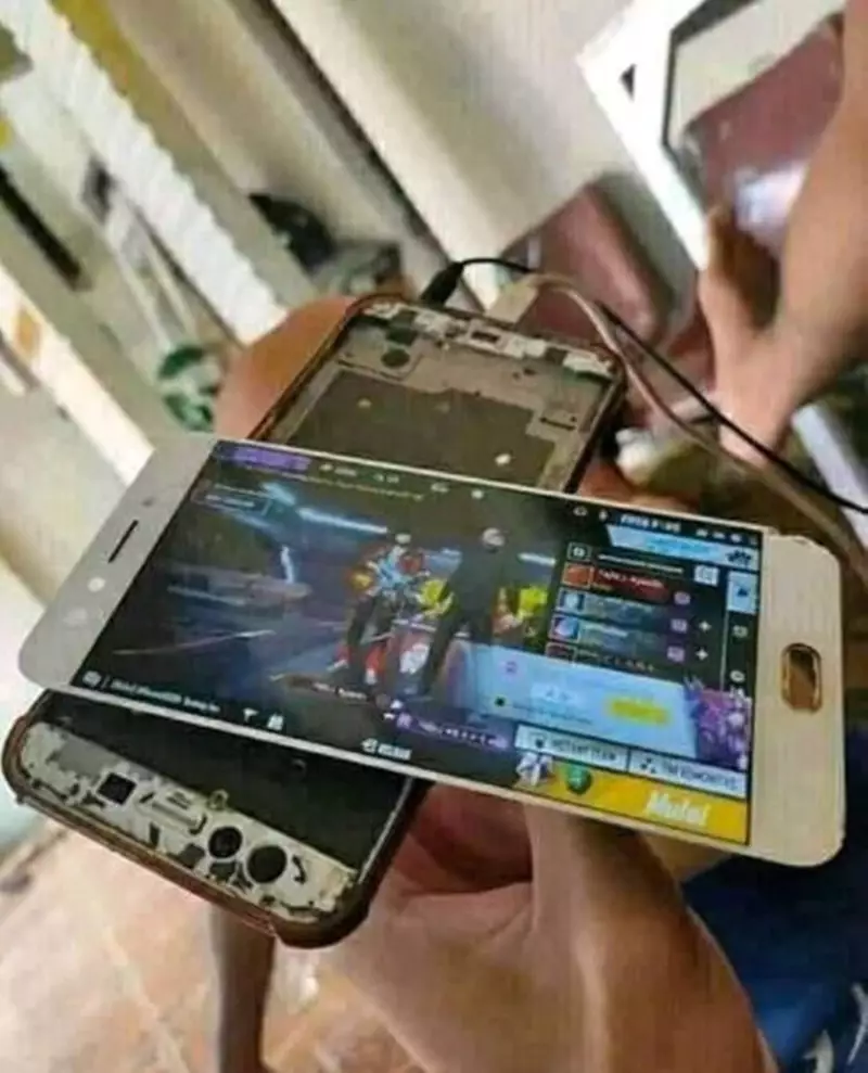 potret ngenes saat HP rusak © 2021 berbagai sumber