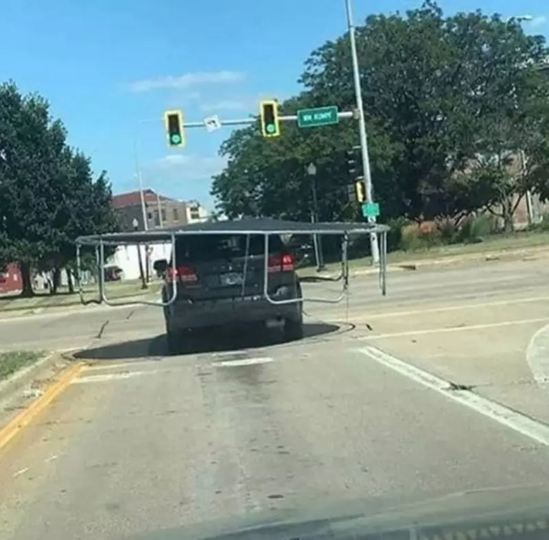 cara nyeleneh bawa barang © 2021 berbagai sumber