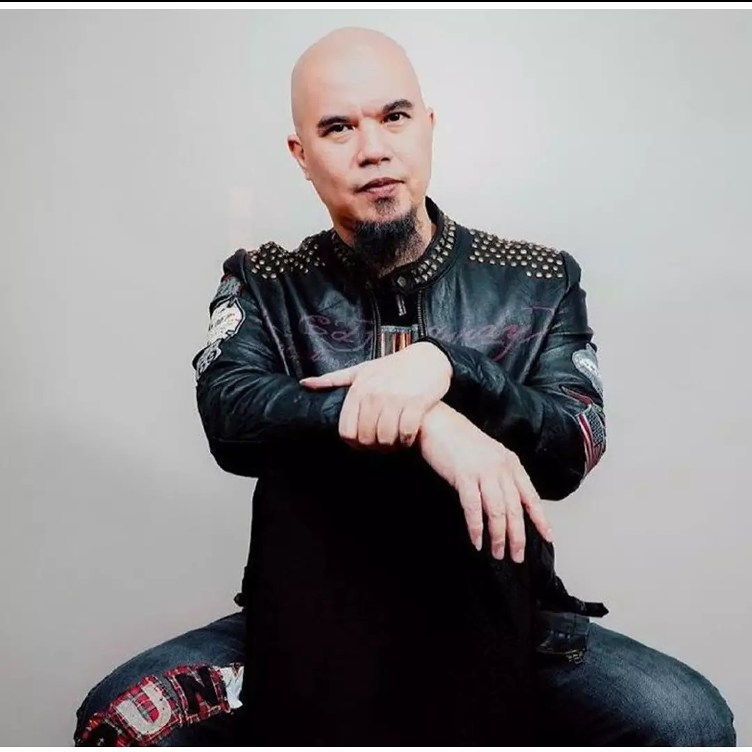 9 Potret transformasi penampilan Ahmad Dhani, gaya rambutnya ikonik