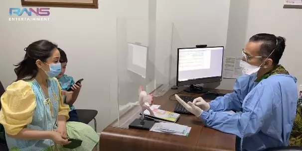 Momen Nagita Slavina cek USG 4D © YouTube