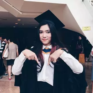 seleb ini lulus cumlaude © berbagai sumber seleb ini lulus cumlaude © berbagai sumber