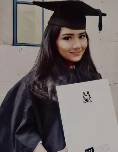 seleb ini lulus cumlaude © berbagai sumber seleb ini lulus cumlaude © berbagai sumber